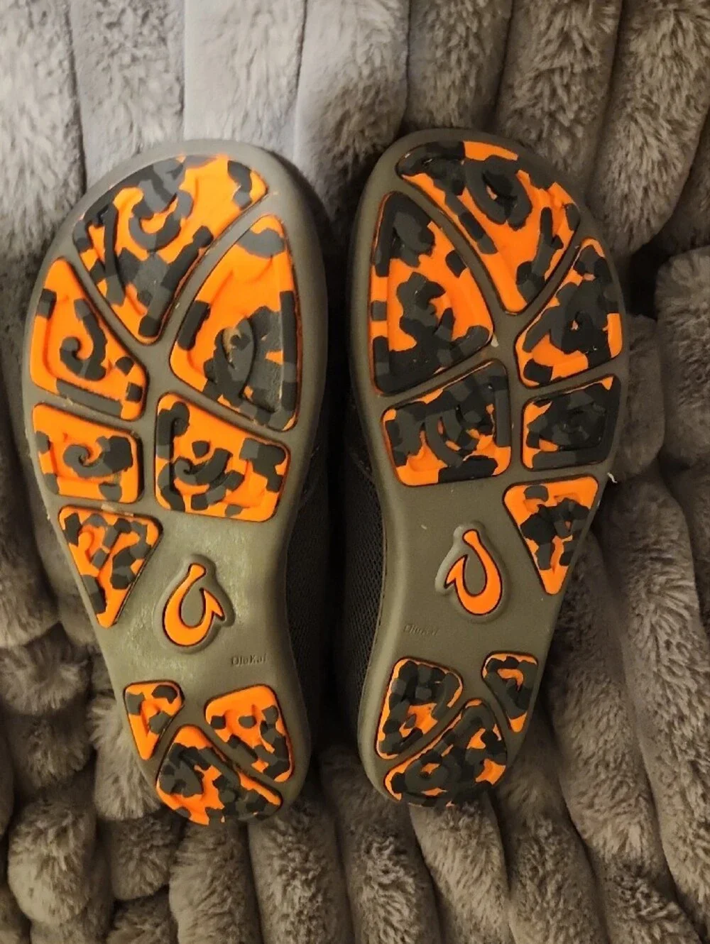 OluKai Boys Grey Mesh Slip-On  Nohea Moccasins with Orange Insole Size 3